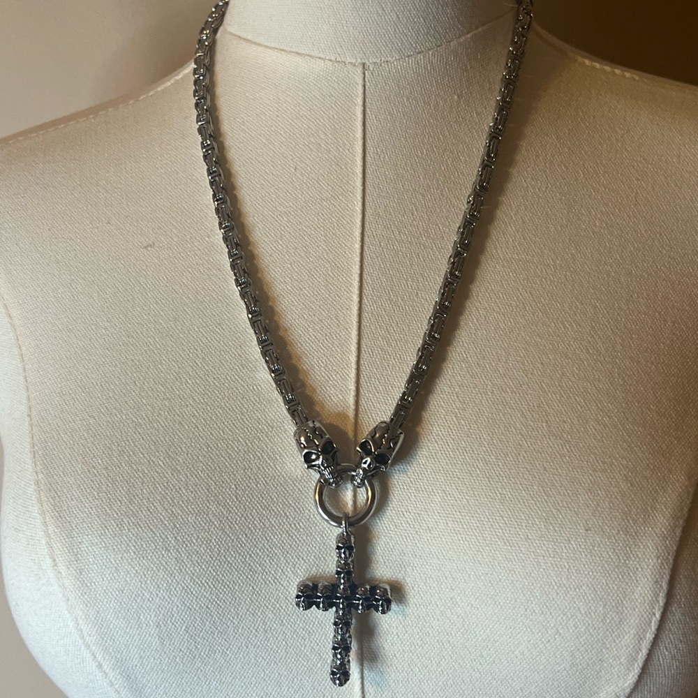 Brand New Vintage Silver Cross Skull Necklace